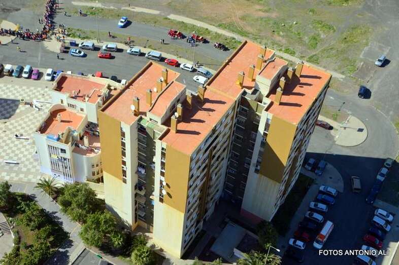 Bloque de viviendas en Jinámar (Foto Antonio Alí)